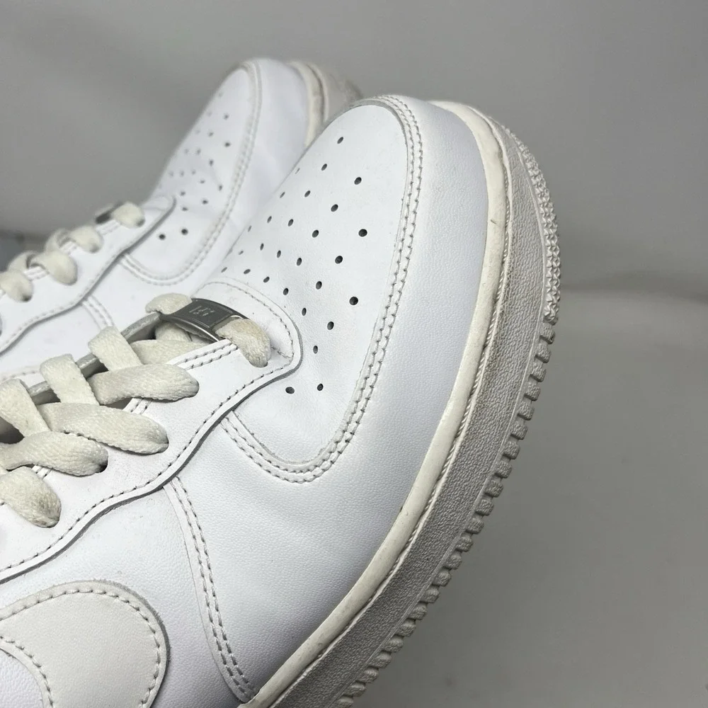 Nike Air Force 1 AF1 '07 Low Men's Triple White Sneakers Size 10.5 CW2288-111